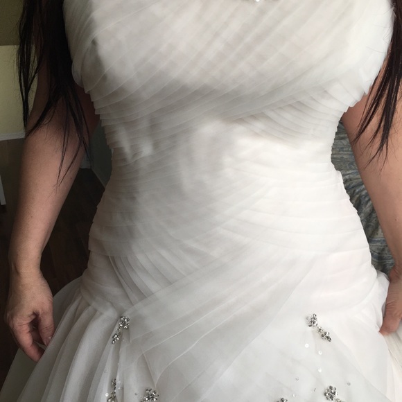 Wedding Dress- never used - Picture 5 of 8